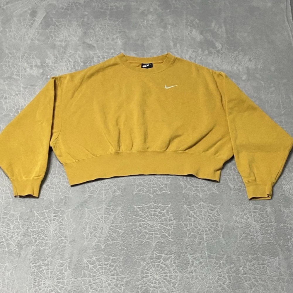 Nike Sweatshirt Womens XS Gold Sportswear Essential Fleece Crew neck Cropped
